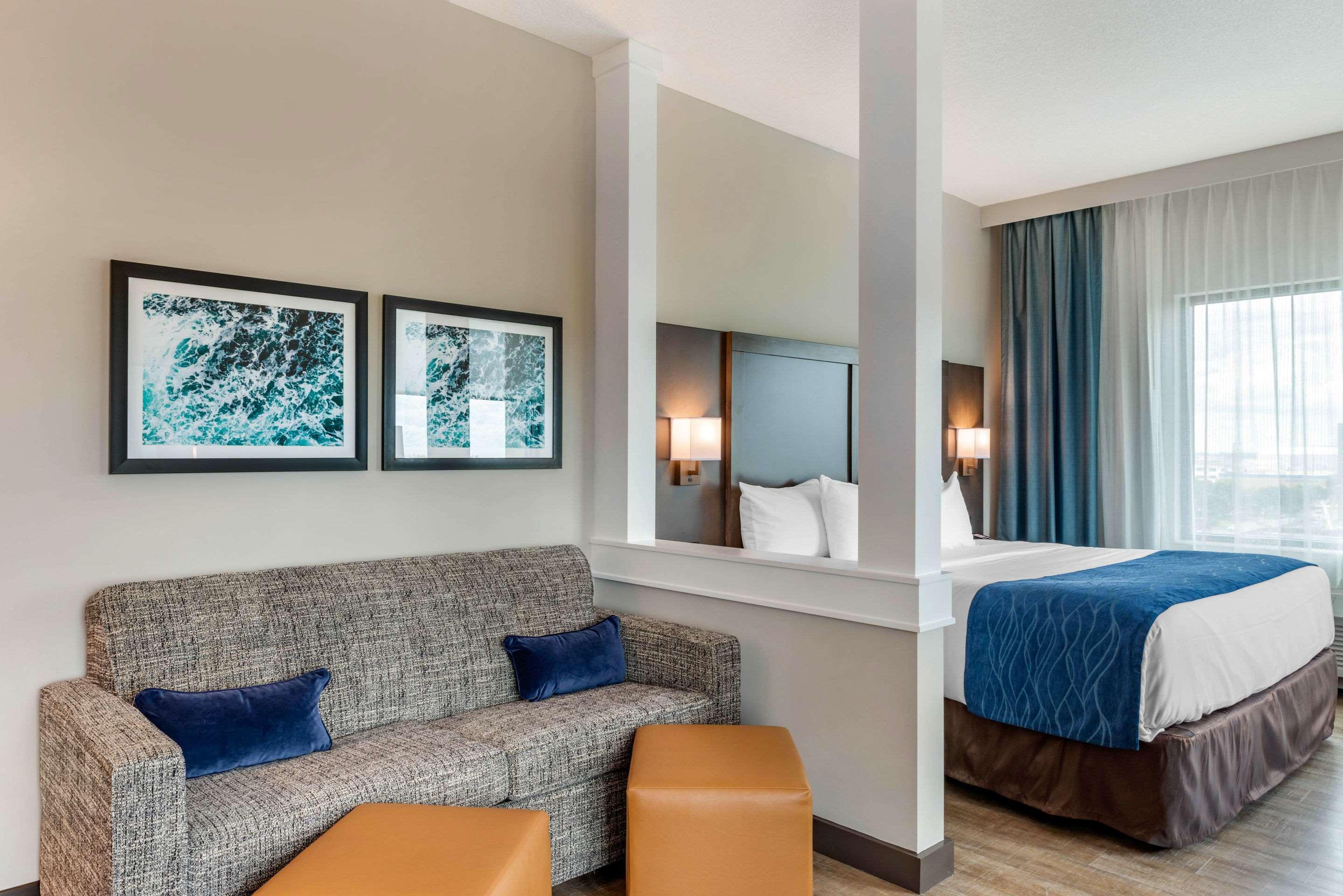 Comfort Inn & Suites Miami International Airport Exterior photo